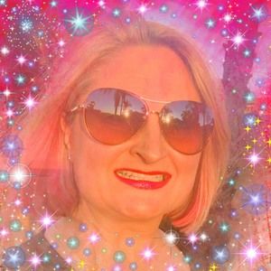 Meet your Posher, Larissa